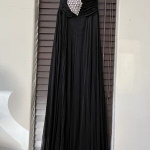 Long black sleeveless evening dress